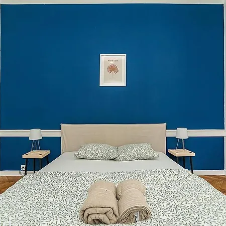 Cozy In Hipster Area *