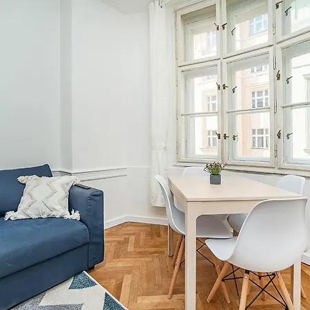 Cozy In Hipster Area Apartment